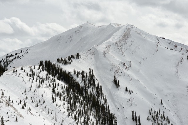 The snow-covered Highland Bowl and its bootpack ridge at Aspen Highlands