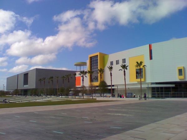 The modern Tampa Museum of Art on the downtown riverwalk